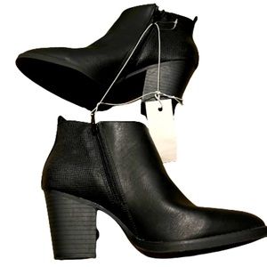 Universal Thread ankle boots.